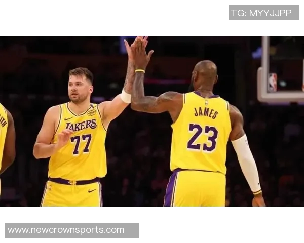 詹姆斯强调防守重要性期待东契奇与里夫斯带队冲击赛季荣誉 詹姆斯强调防守重要性期待东契奇与里夫斯带队冲击赛季荣誉