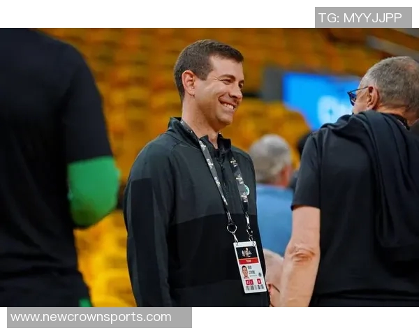 怀特分享与内线球员配合心得逐步磨合中收获乐趣与共同进步 怀特分享与内线球员配合心得逐步磨合中收获乐趣与共同进步